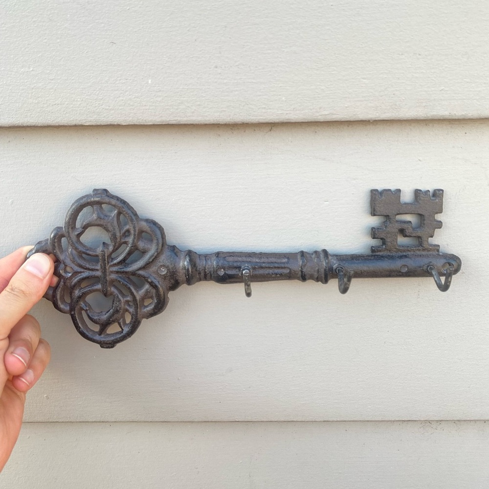 Vintage Cast Iron Metal Skeleton Key Rack Holder Wall Mounted Key Shaped 3 Hooks